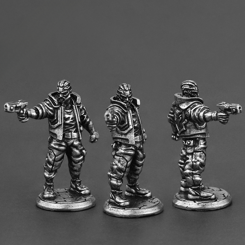 未来的なハイテクサイバーパンクスタイルの金属兵士モデルボード - Tech Accessories To Gift のレビューと価格