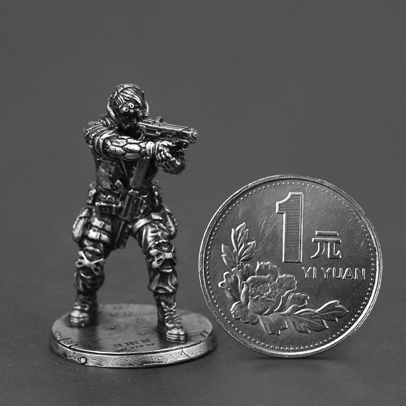 未来的なハイテクサイバーパンクスタイルの金属兵士モデルボード - Tech Accessories To Gift のレビューと価格